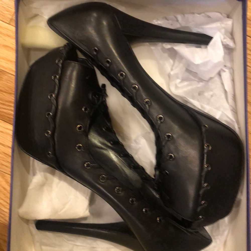 Stuart Weitzman black Nappa Whippet heels.  Sz: 11